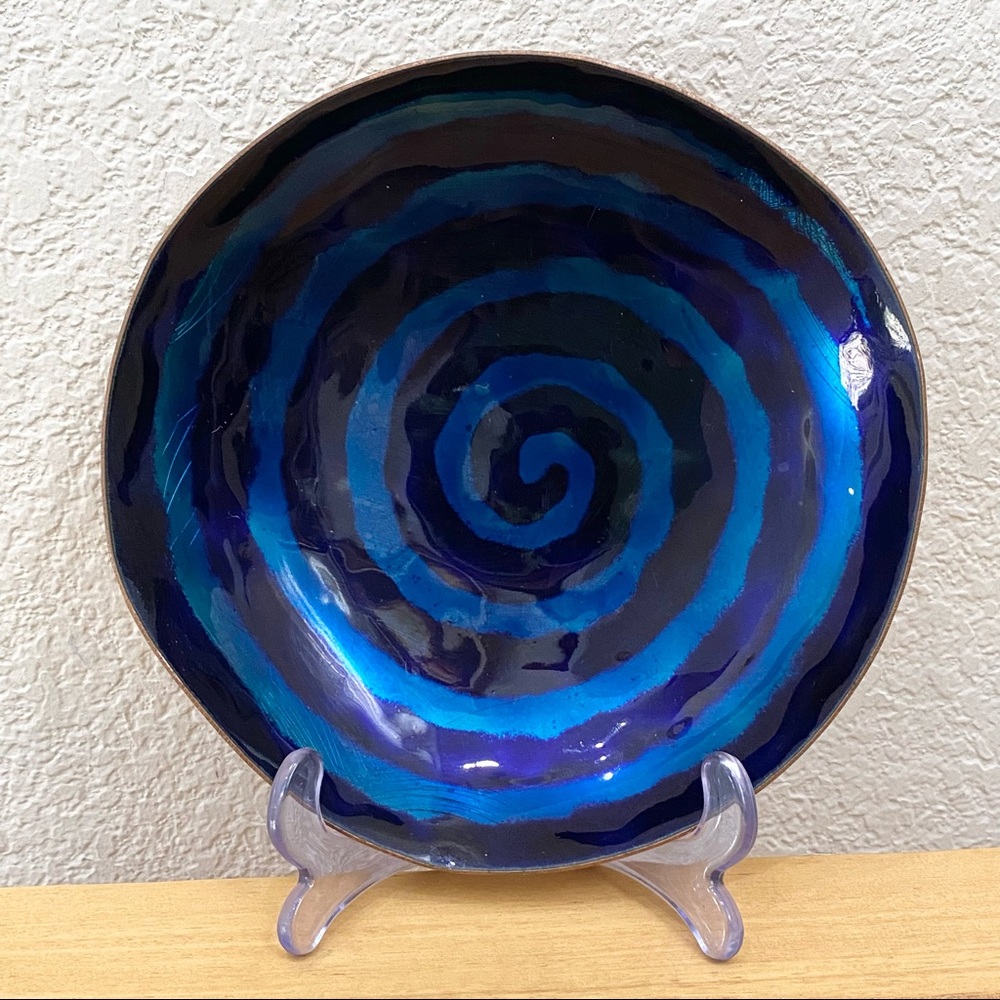 Vintage Hammered Copper Blue Glazed Enamel Swirl 7 1/4” Decorative Dish